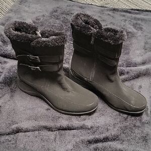 KHOMBU BOOTS, Size 7